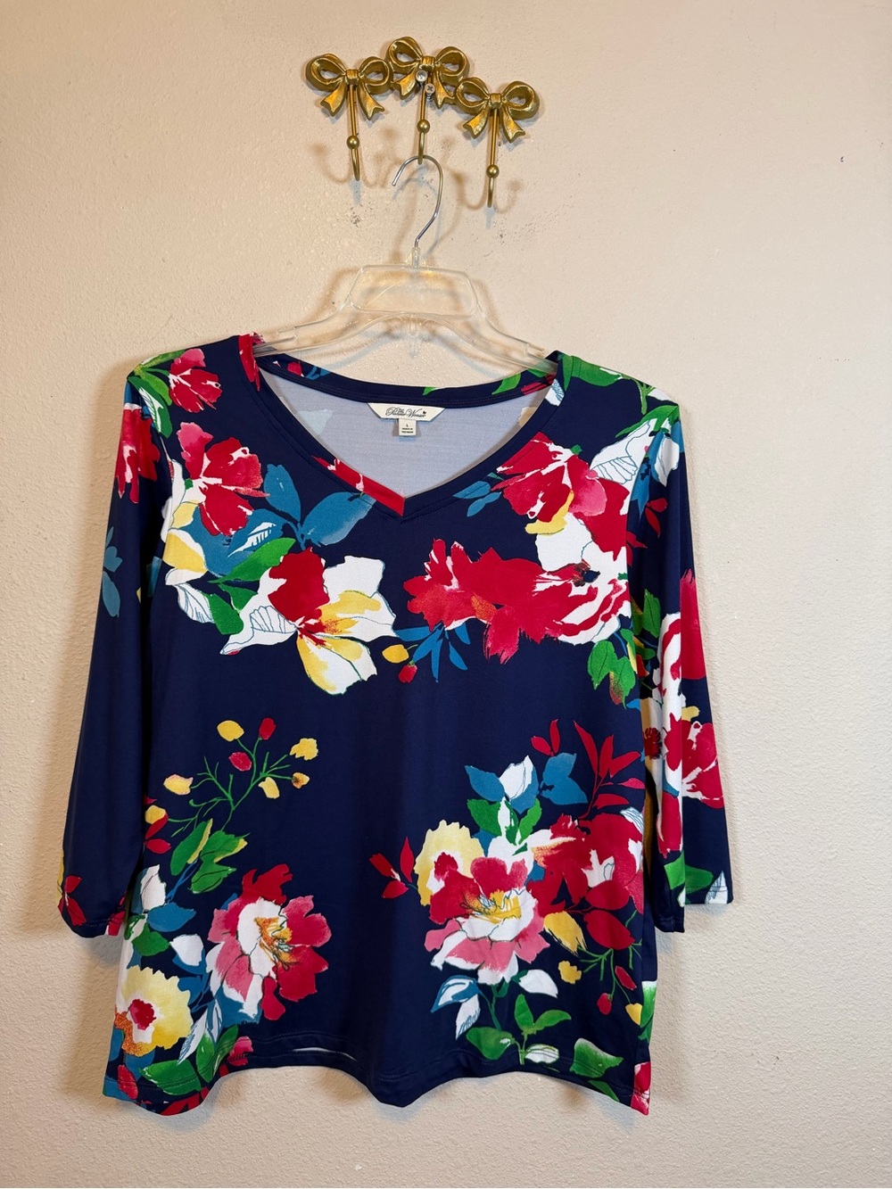 The Pioneer Woman Navy Floral V-Neck Top with Red, Yellow, Green Accents. Size L